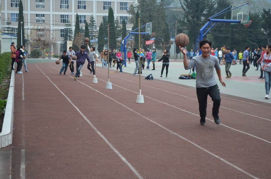 校团委成功举办2013年校园趣味运动会