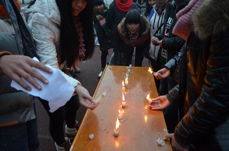 我校团委举办2014年“庆元旦&#8226;迎新年”游园活动