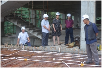 省局领导朱虹视察指导我校灾后重建工作