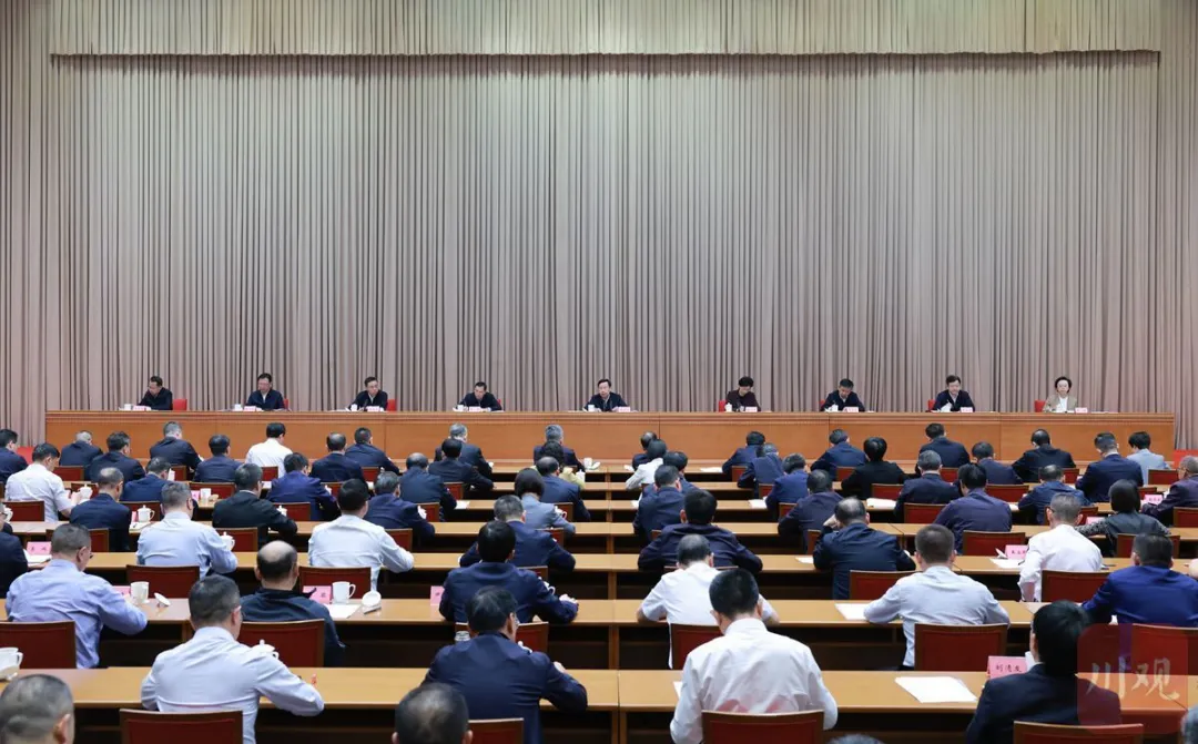 王晓晖在全省群众身边不正之风和腐败问题集中整治攻坚决战推进会议上强调：聚焦重点领域集中攻坚，推动我省集中整治取得更大成效